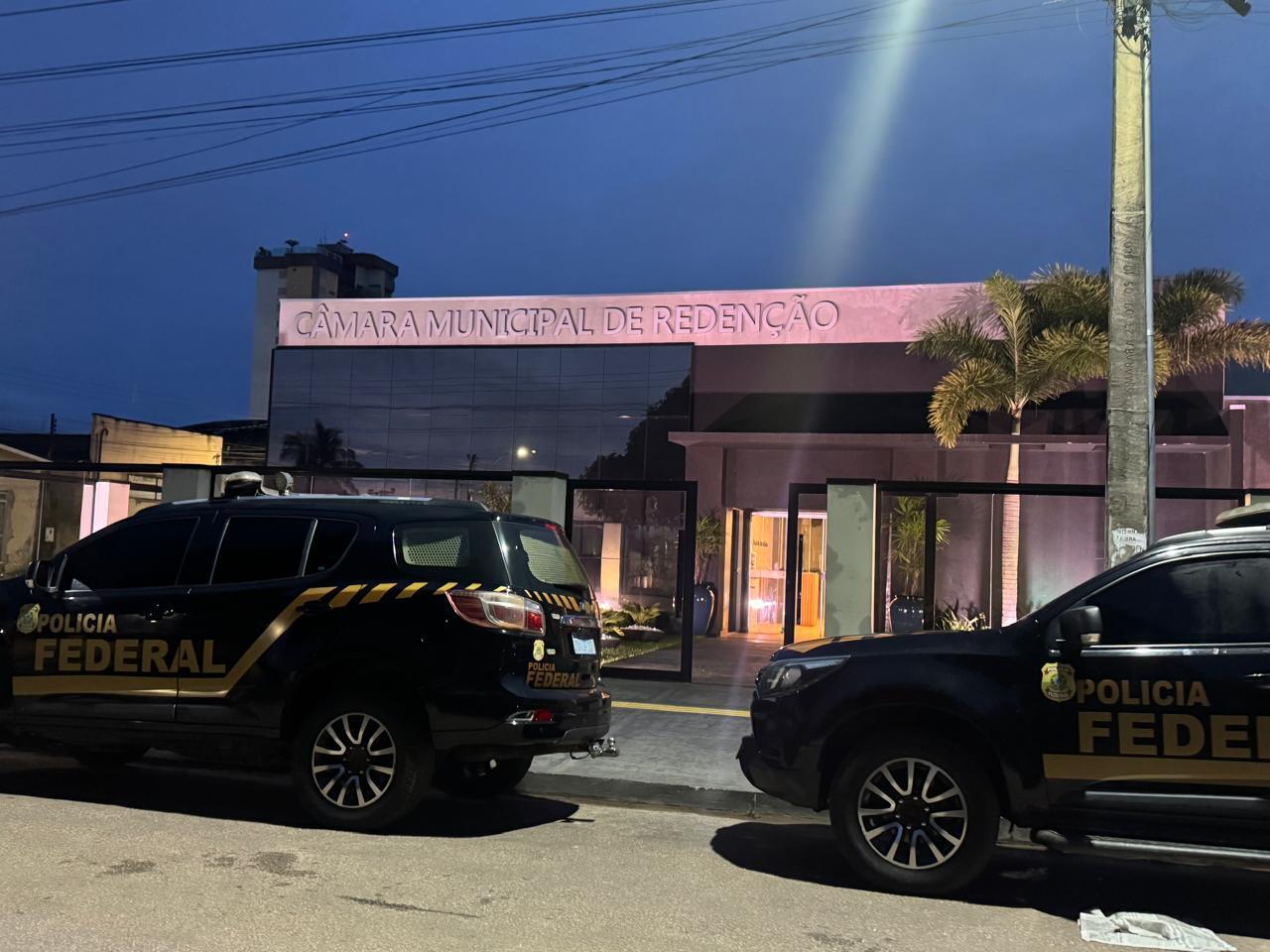 Parlamentar de Redenção foi preso durante operação por porte ilegal de arma de fogo e munição de uso restrito